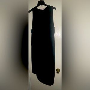 Black sleeveless dress, in excellent used condition. 3x